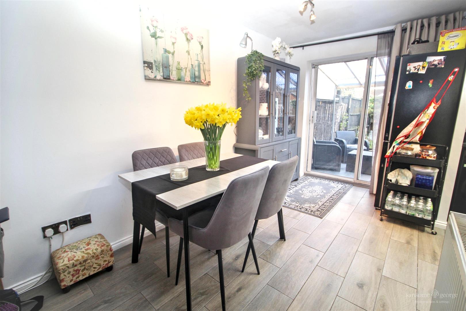 3 bed property in Pemberton Gardens, Reading